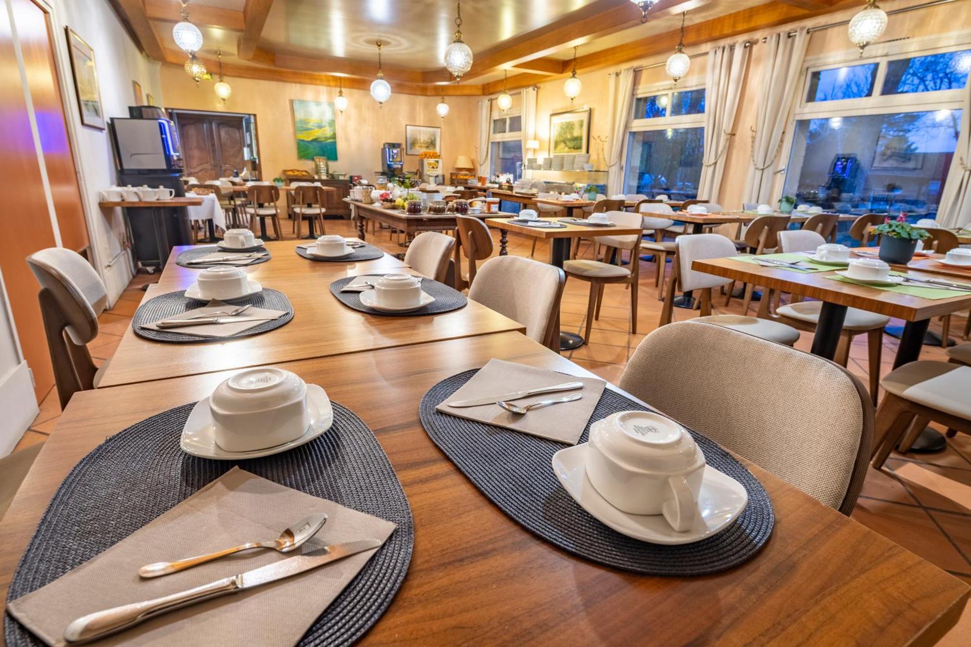 Le Relais Fleuri, Hotel Et Restaurant Logis - Avallon Sauvigny-le-Bois Bagian luar foto