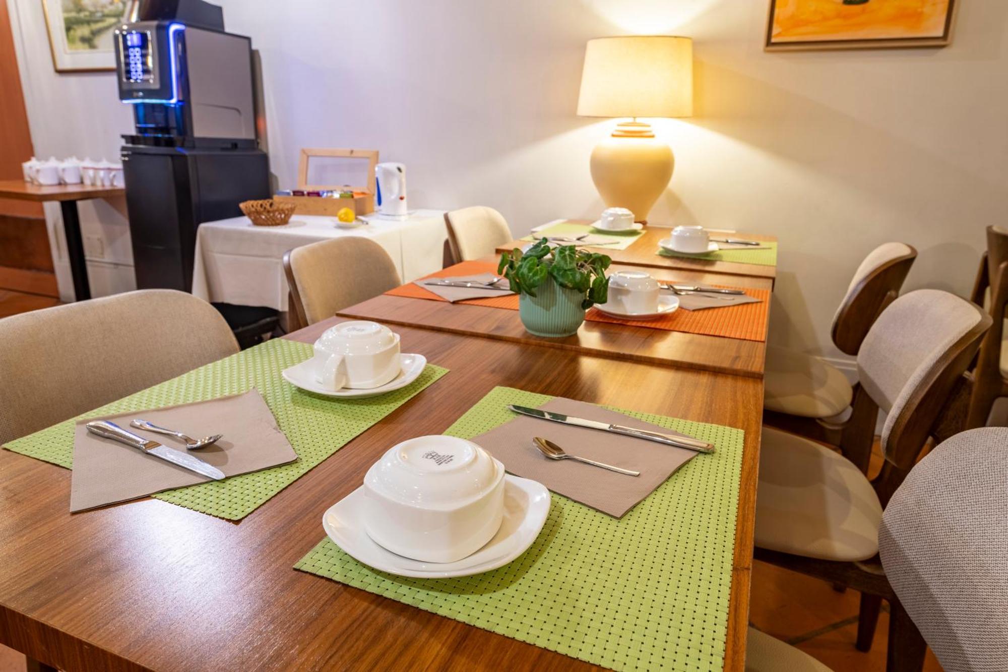 Le Relais Fleuri, Hotel Et Restaurant Logis - Avallon Sauvigny-le-Bois Bagian luar foto