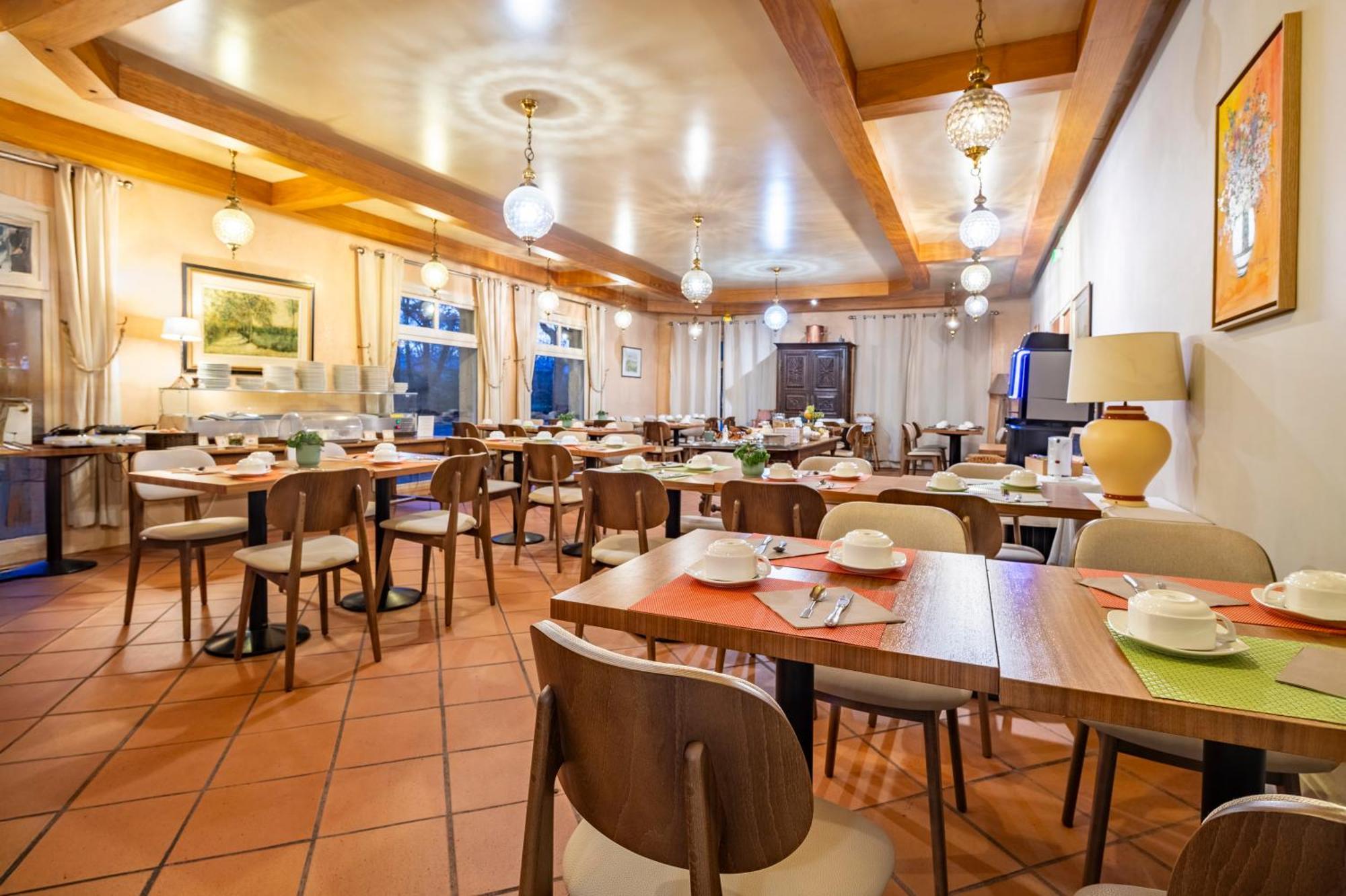 Le Relais Fleuri, Hotel Et Restaurant Logis - Avallon Sauvigny-le-Bois Bagian luar foto