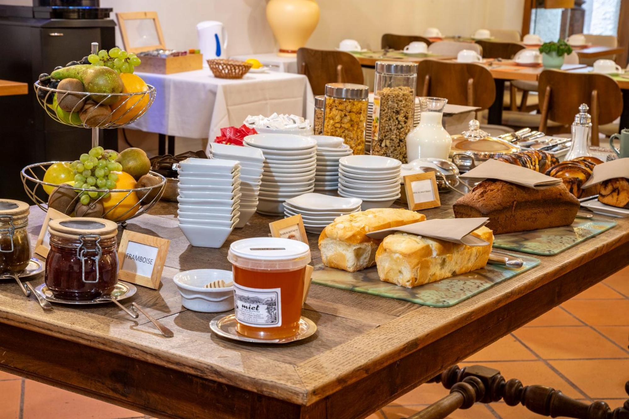 Le Relais Fleuri, Hotel Et Restaurant Logis - Avallon Sauvigny-le-Bois Bagian luar foto