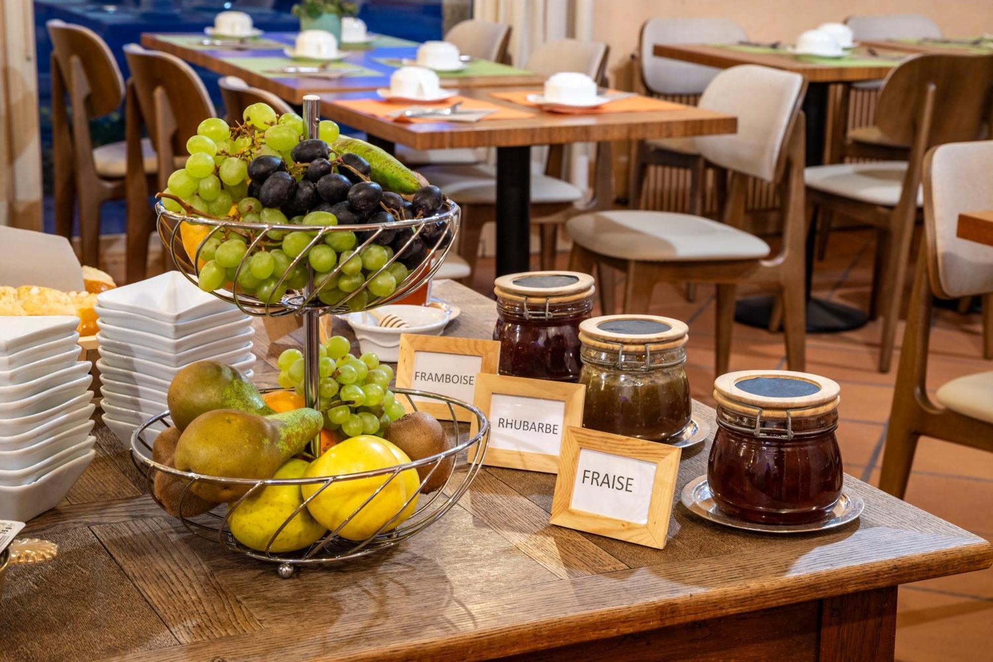 Le Relais Fleuri, Hotel Et Restaurant Logis - Avallon Sauvigny-le-Bois Bagian luar foto