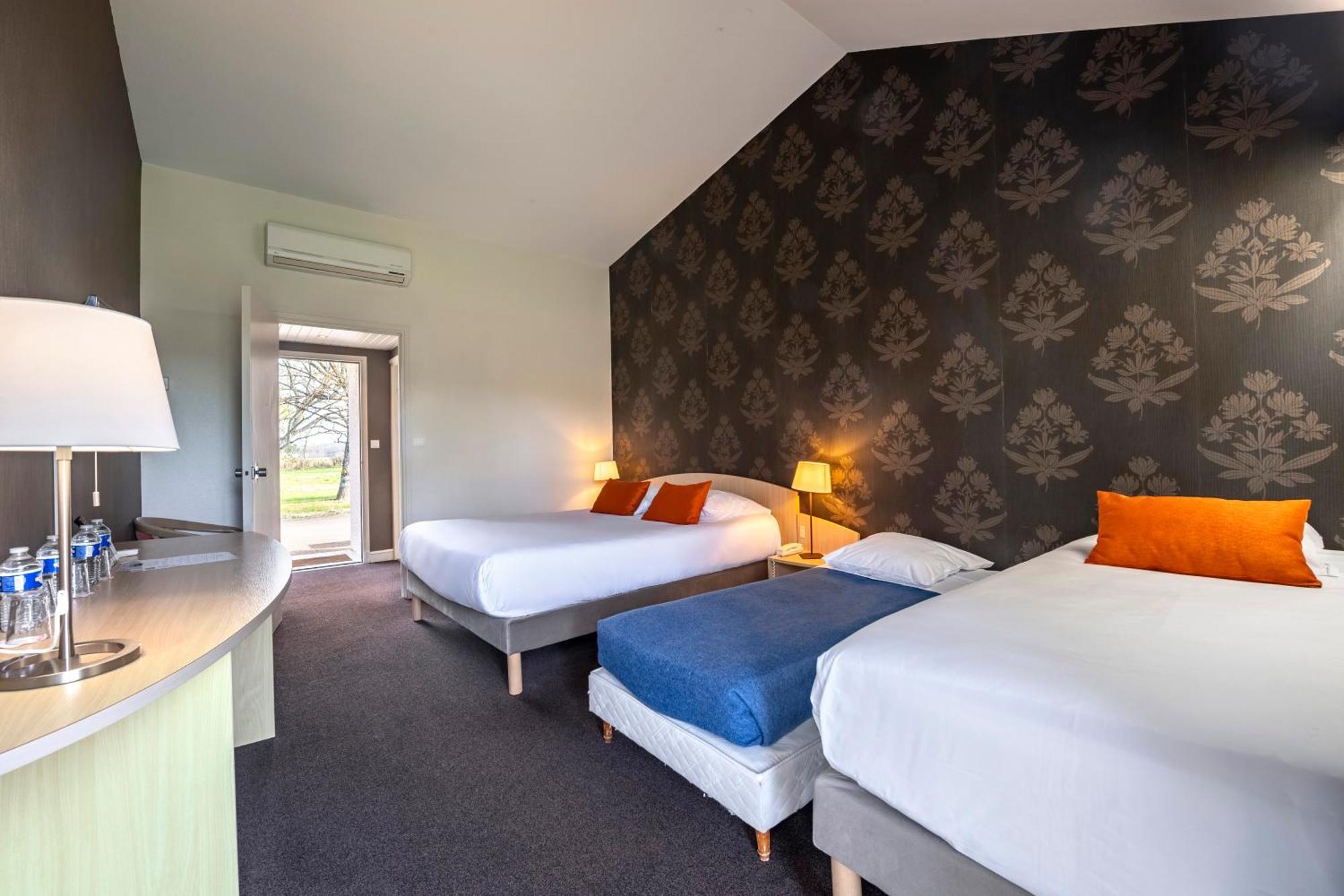 Le Relais Fleuri, Hotel Et Restaurant Logis - Avallon Sauvigny-le-Bois Bagian luar foto