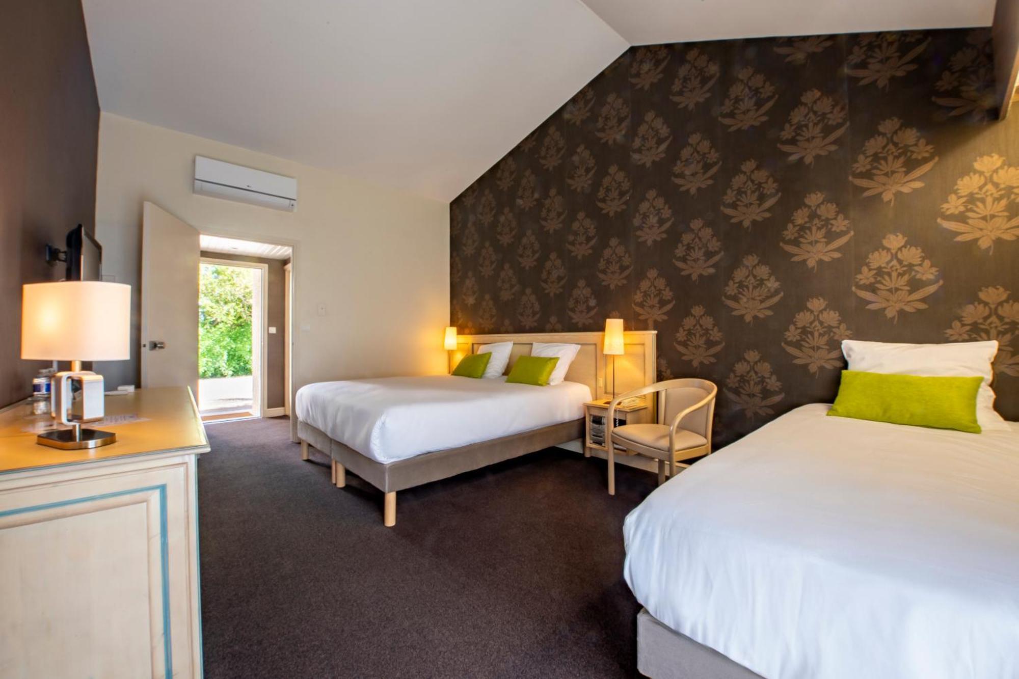 Le Relais Fleuri, Hotel Et Restaurant Logis - Avallon Sauvigny-le-Bois Bagian luar foto