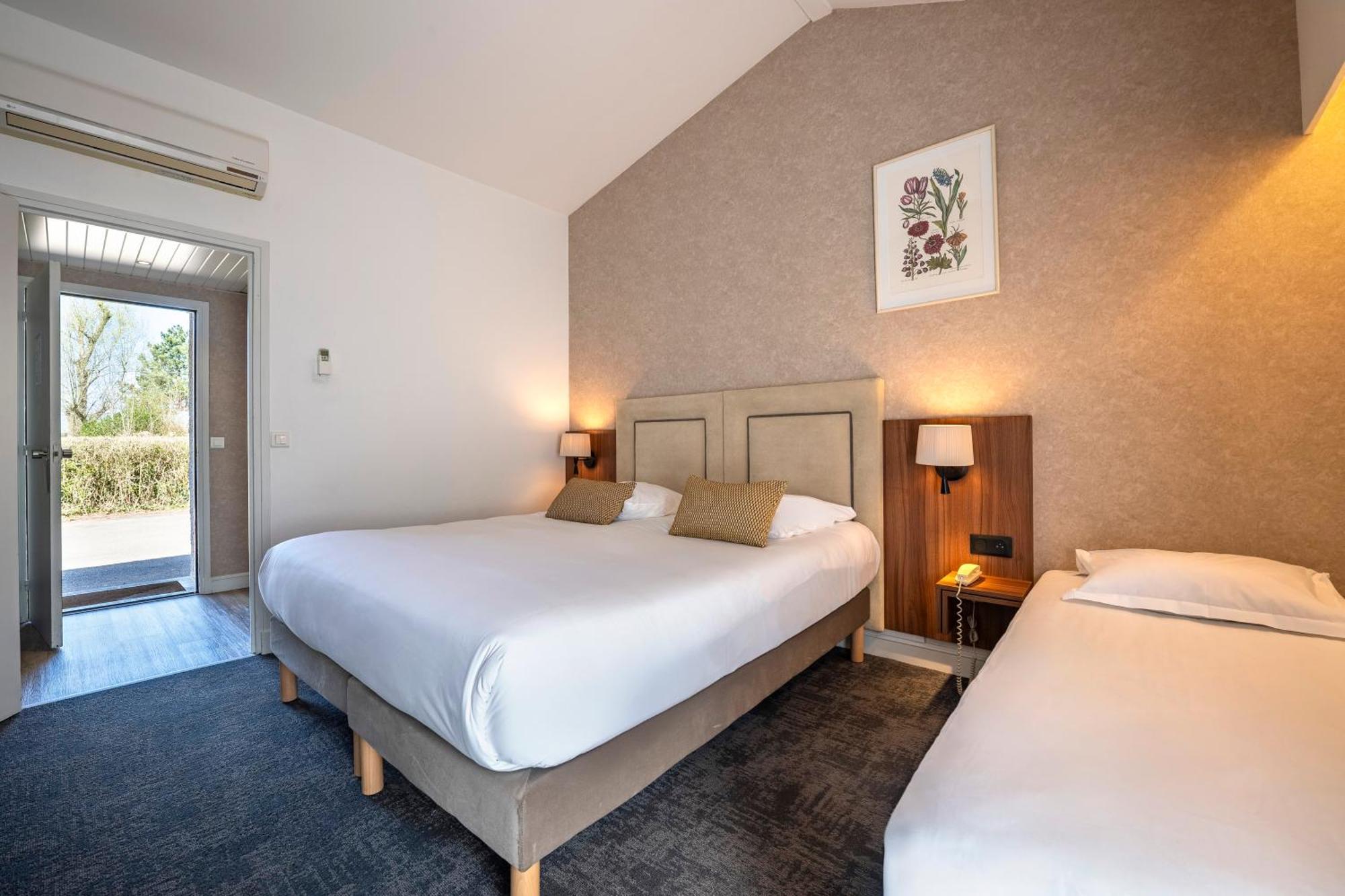 Le Relais Fleuri, Hotel Et Restaurant Logis - Avallon Sauvigny-le-Bois Bagian luar foto