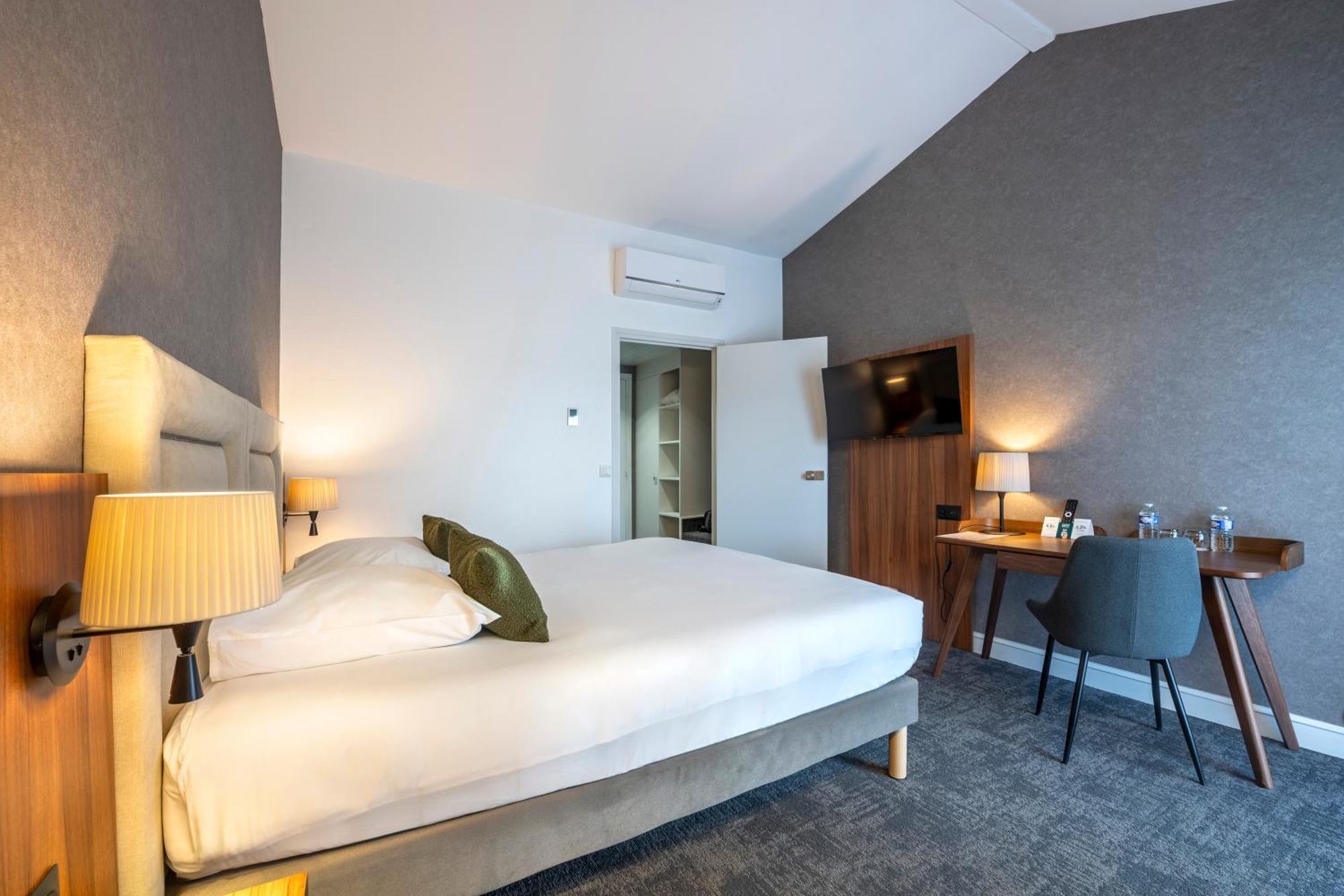 Le Relais Fleuri, Hotel Et Restaurant Logis - Avallon Sauvigny-le-Bois Bagian luar foto