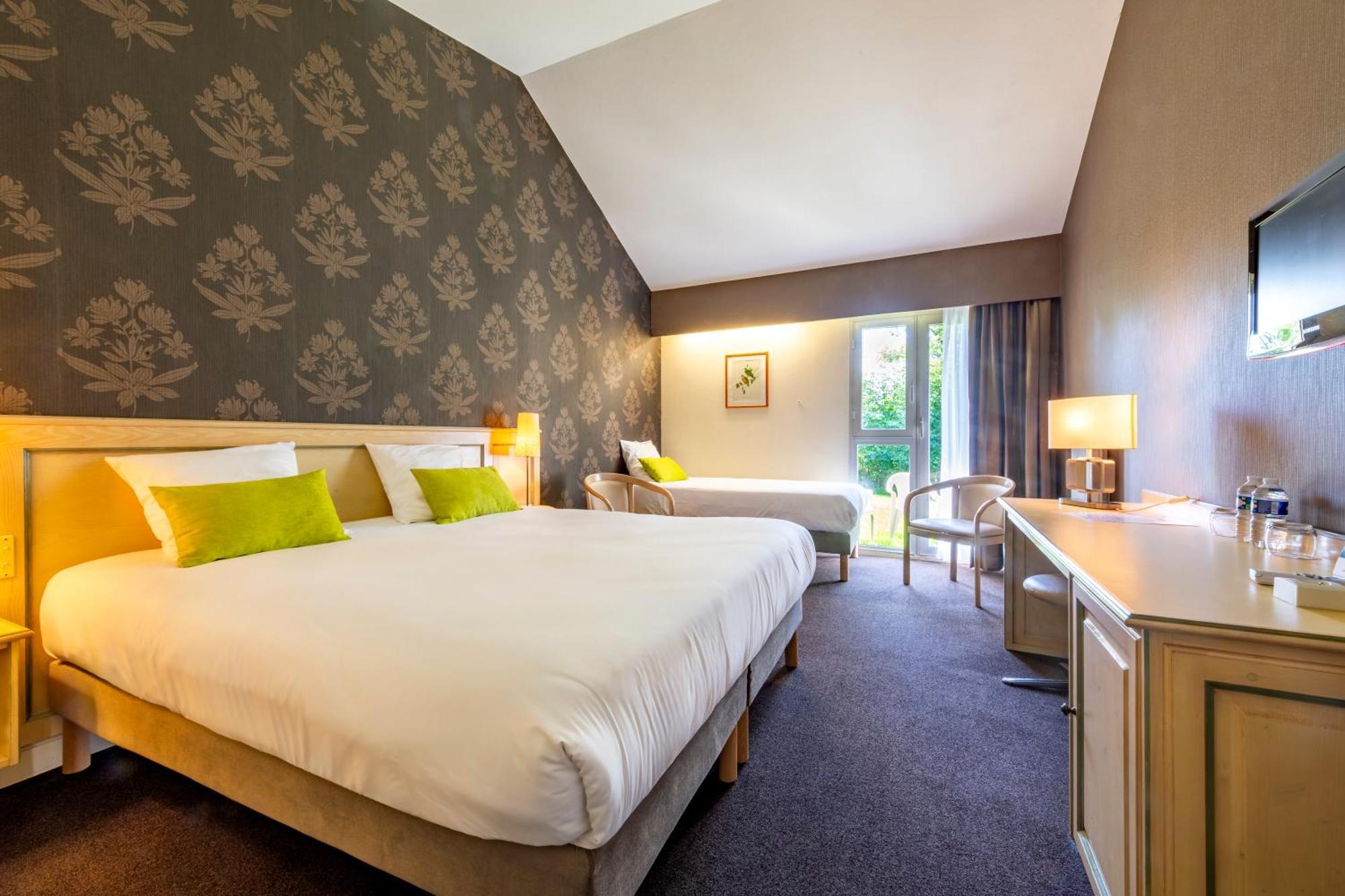 Le Relais Fleuri, Hotel Et Restaurant Logis - Avallon Sauvigny-le-Bois Bagian luar foto